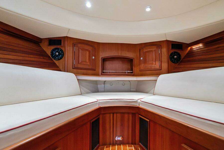 2008 Hinckley Talaria 38R Convertible