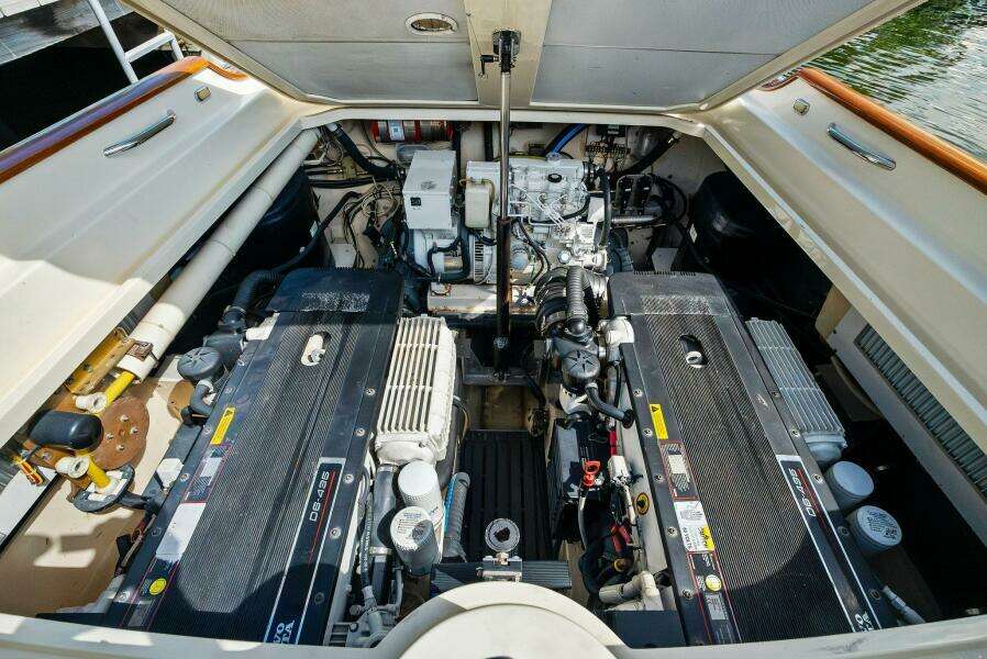 2008 Hinckley Talaria 38R Convertible