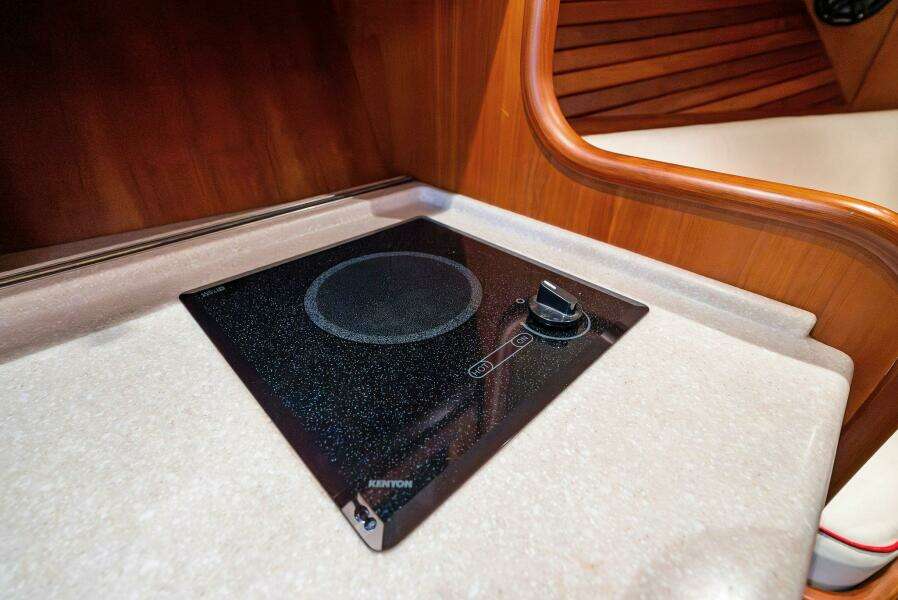 2008 Hinckley Talaria 38R Convertible