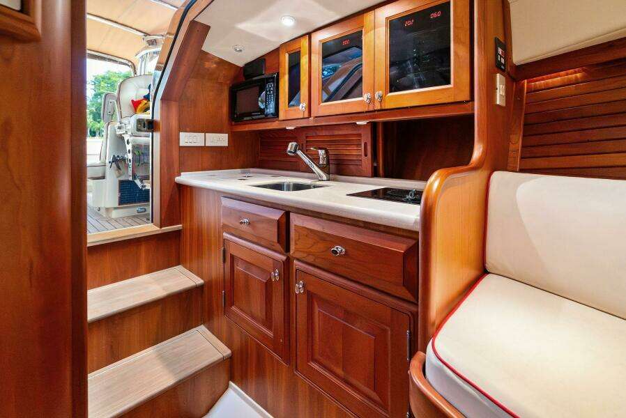 2008 Hinckley Talaria 38R Convertible