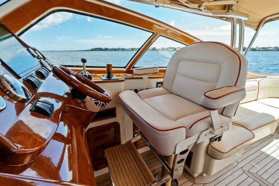 2008 Hinckley Talaria 38R Convertible