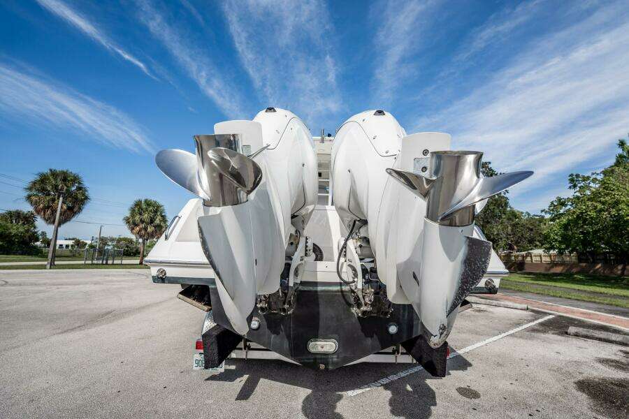2021 Everglades 335 Center Console