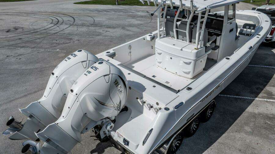 2021 Everglades 335 Center Console