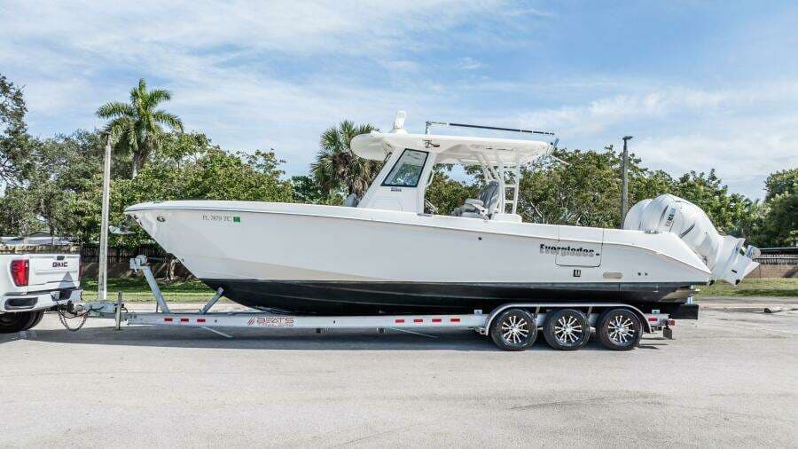 2021 Everglades 335 Center Console