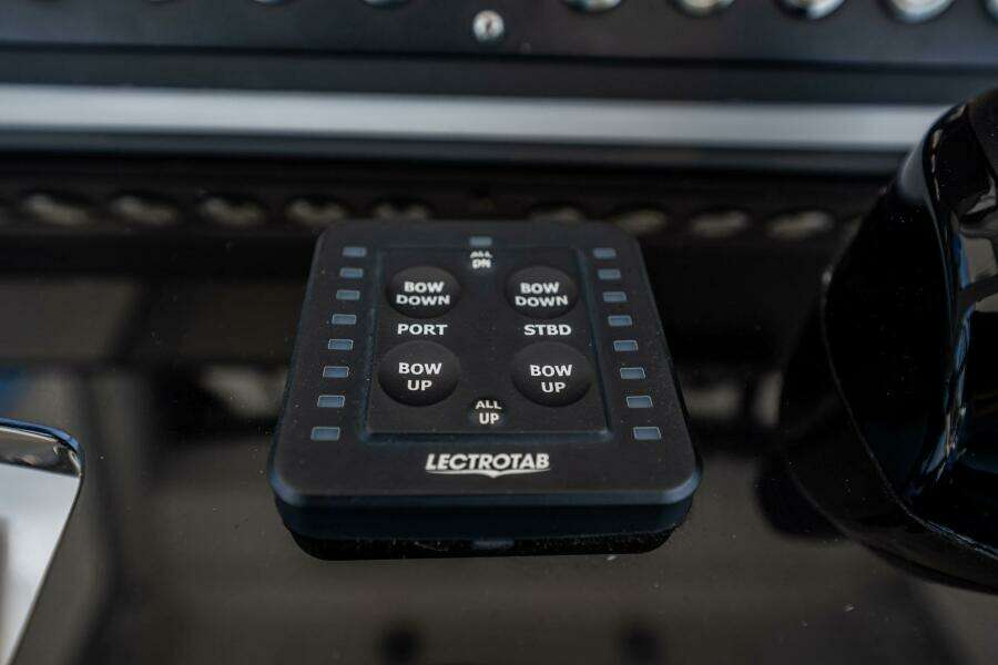 2021 Everglades 335 Center Console