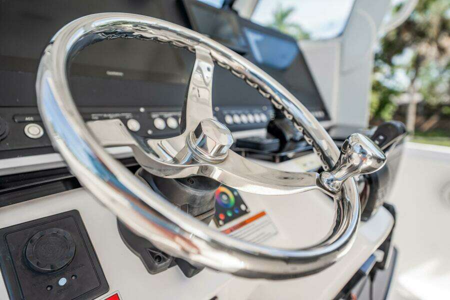 2021 Everglades 335 Center Console