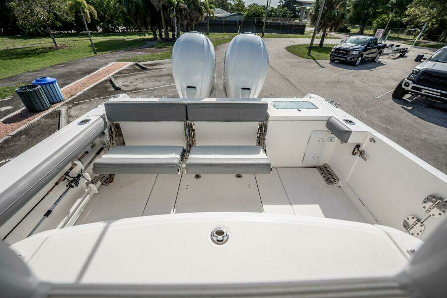 2021 Everglades 335 Center Console