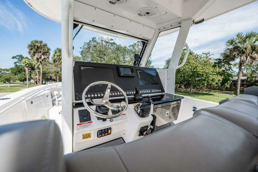 2021 Everglades 335 Center Console