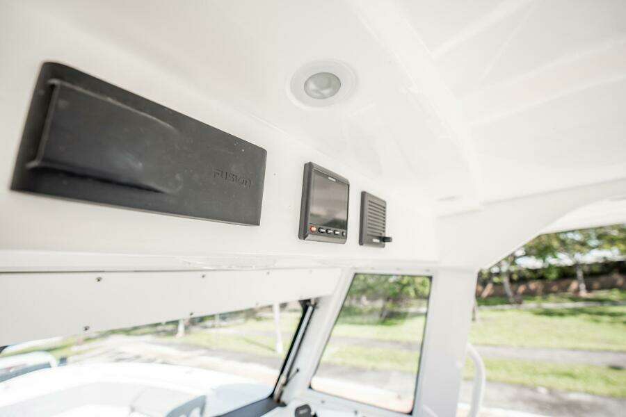 2021 Everglades 335 Center Console