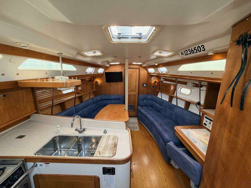 2001 Catalina 380