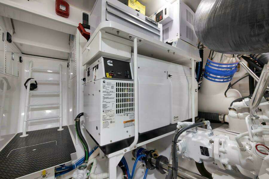 2024 Viking 68 Convertible- GYS TRADE- Generator