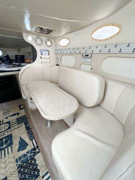 2000 Rinker Fiesta Vee 330