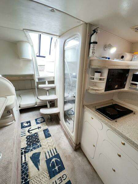 2000 Rinker Fiesta Vee 330