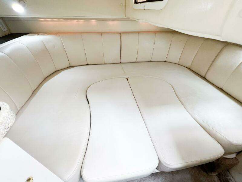 2000 Rinker Fiesta Vee 330