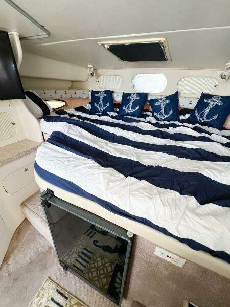 2000 Rinker Fiesta Vee 330