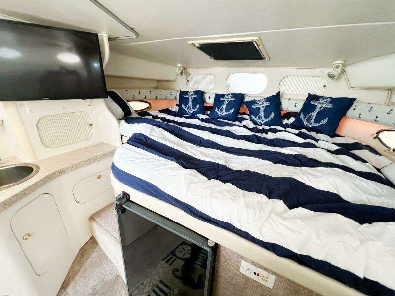 2000 Rinker Fiesta Vee 330