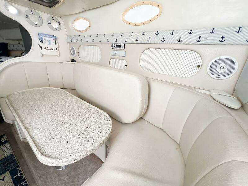 2000 Rinker Fiesta Vee 330