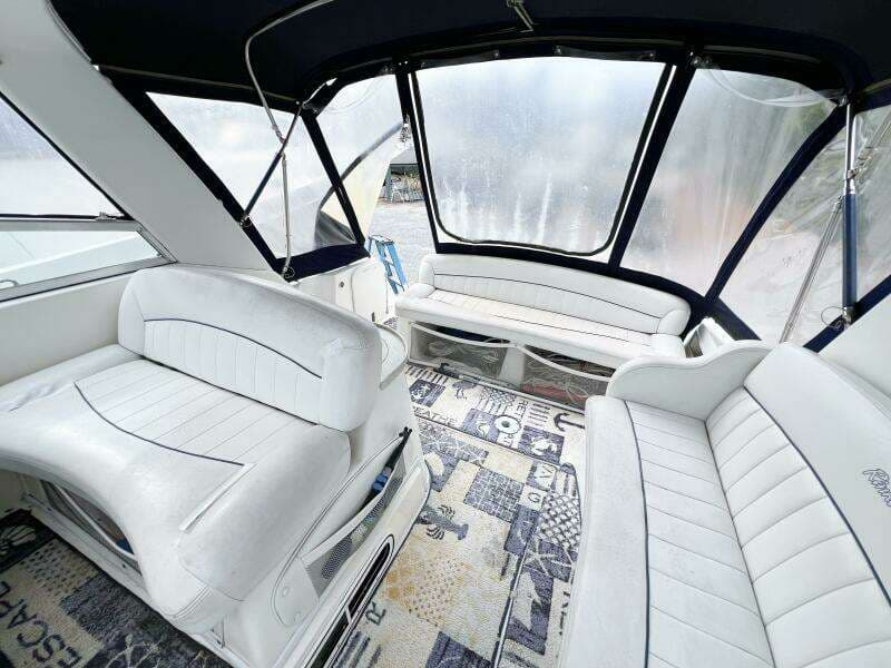 2000 Rinker Fiesta Vee 330