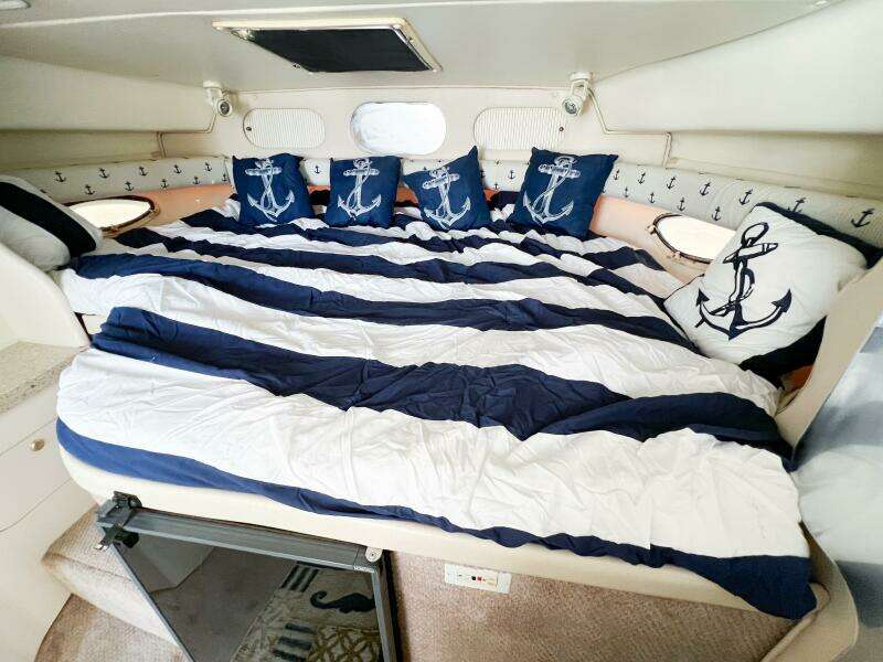 2000 Rinker Fiesta Vee 330