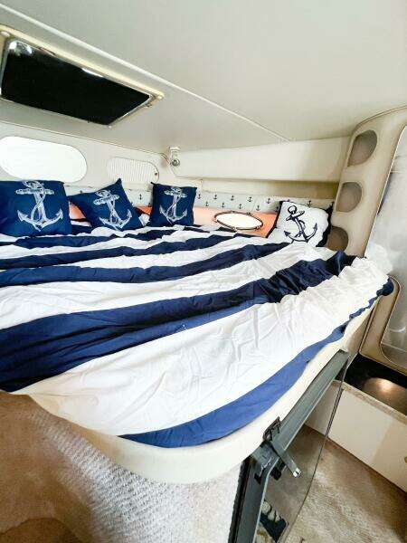 2000 Rinker Fiesta Vee 330