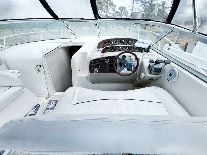 2000 Rinker Fiesta Vee 330