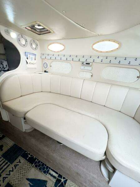 2000 Rinker Fiesta Vee 330