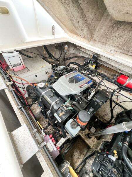 2000 Rinker Fiesta Vee 330