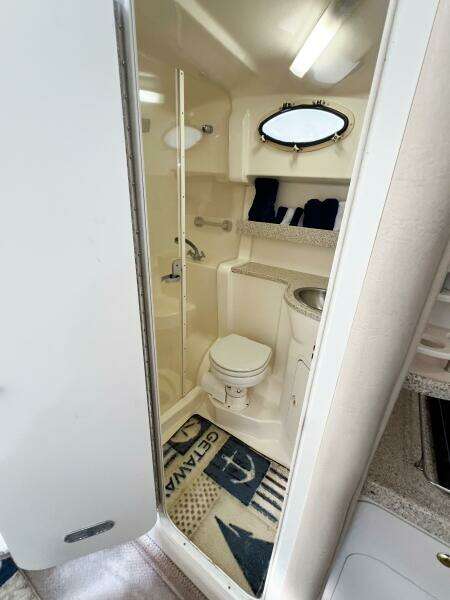 2000 Rinker Fiesta Vee 330