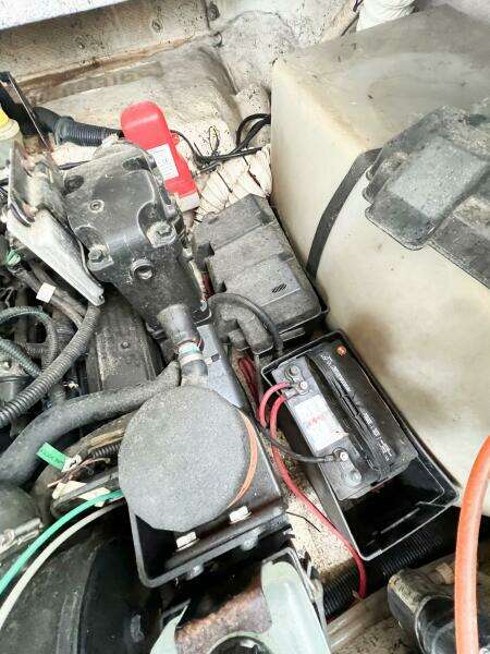 2000 Rinker Fiesta Vee 330