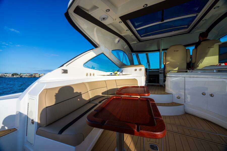 2013 Cruisers Yachts 540 Motor Yacht