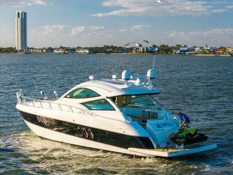 2013 Cruisers Yachts 540 Motor Yacht