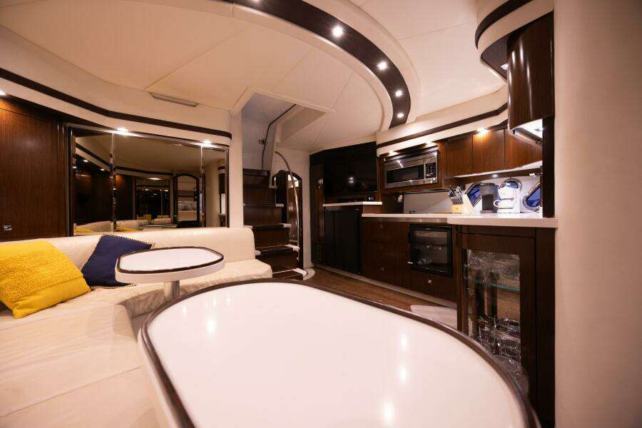 2013 Cruisers Yachts 540 Motor Yacht