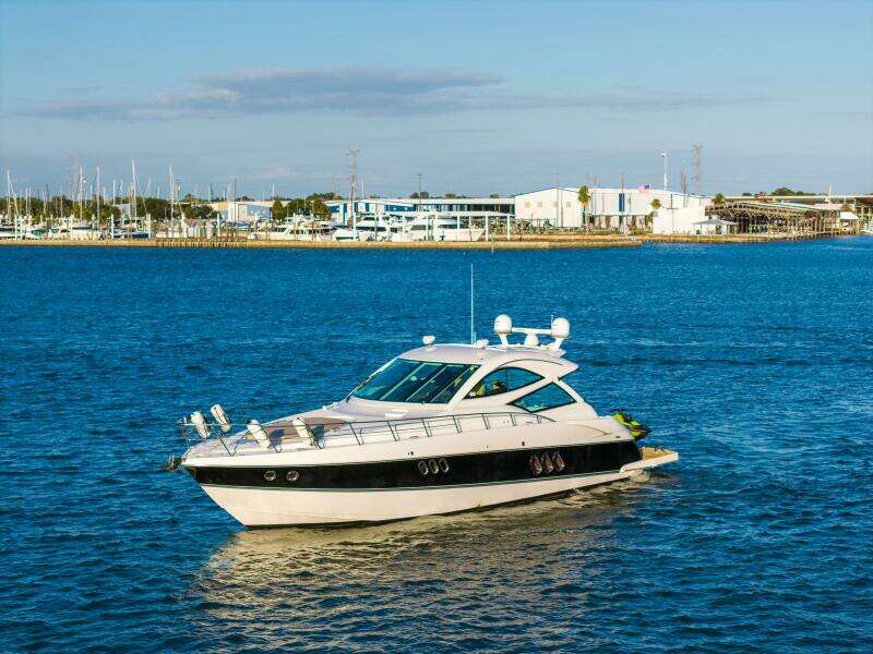 2013 Cruisers Yachts 540 Motor Yacht