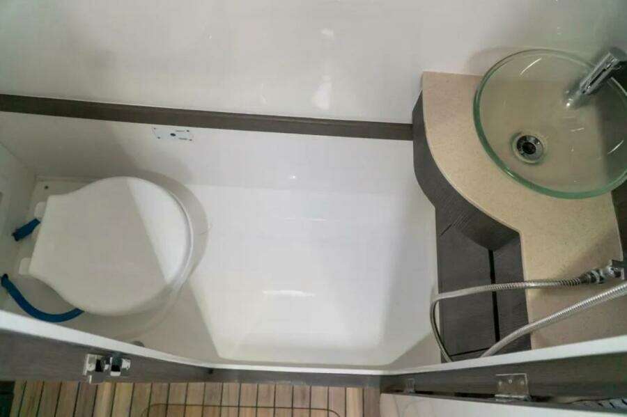 2023 Fishing Raptor 390 Solarium