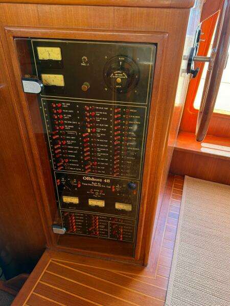 1990 Offshore Yachts 48 Yachtfisher