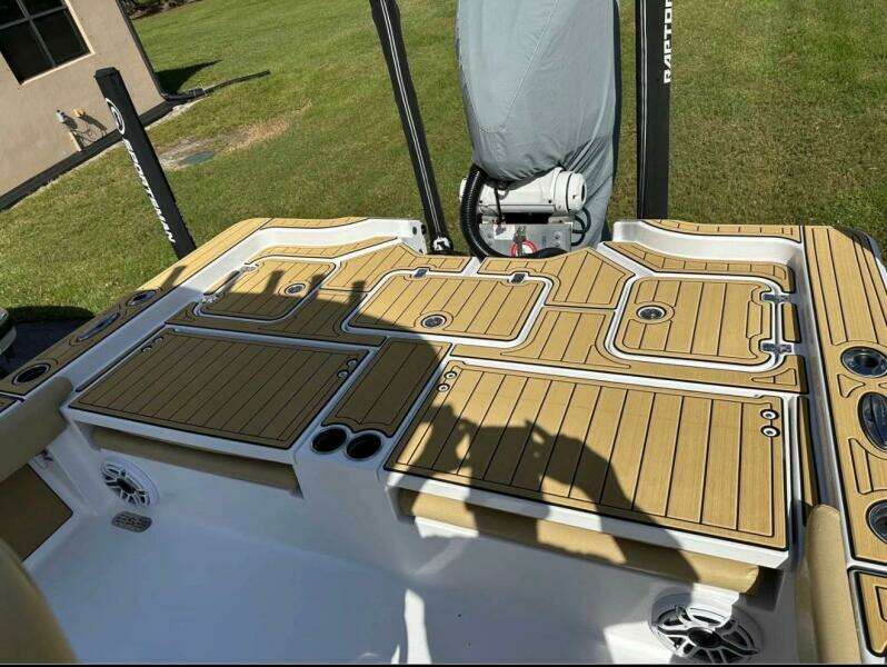 2023 Sportsman Masters 267 Bay Boat