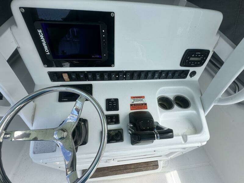 2014 Sea Hunt 27 Gamefish Forward Seating