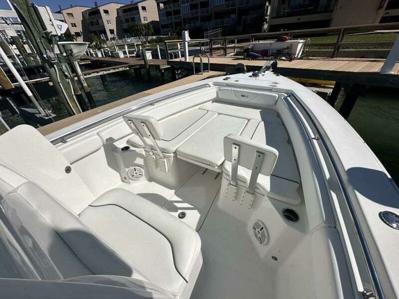 2014 Sea Hunt 27 Gamefish Forward Seating