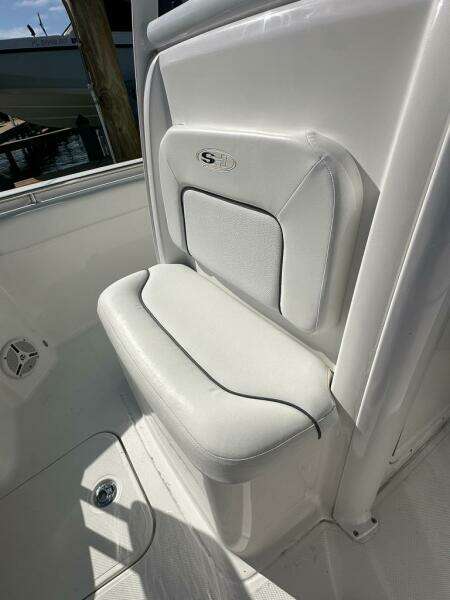2014 Sea Hunt 27 Gamefish Forward Seating