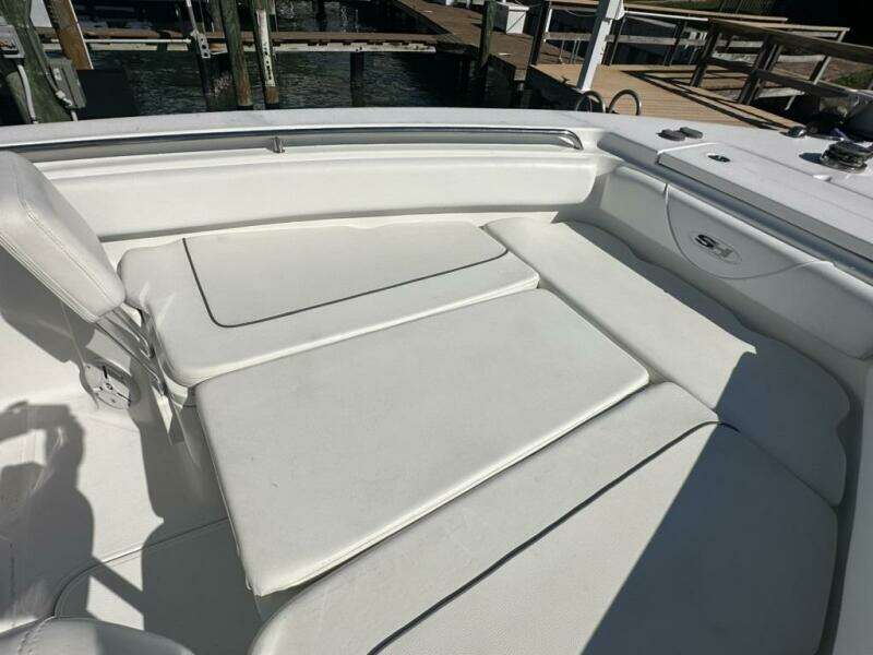 2014 Sea Hunt 27 Gamefish Forward Seating
