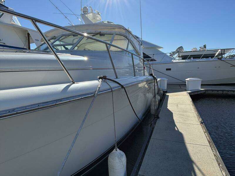 1993 Tiara Yachts 4300 Convertible