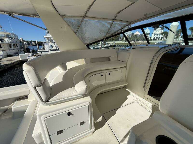 1993 Tiara Yachts 4300 Convertible