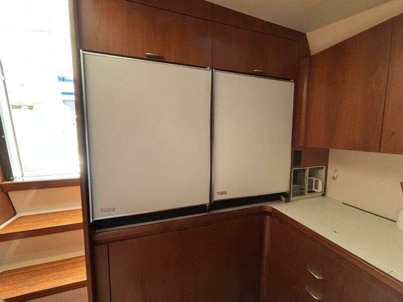 1993 Tiara Yachts 4300 Convertible