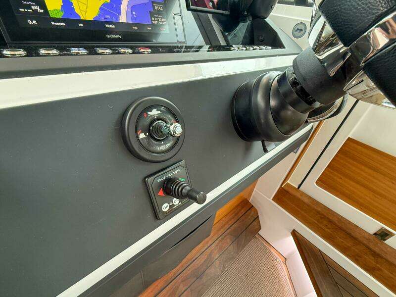 2020 Axopar 28 Cabin w/Wet Bar