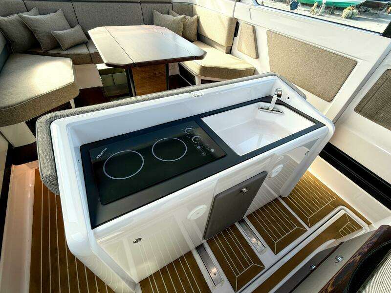 2024 Axopar 45 XC Cross Cabin