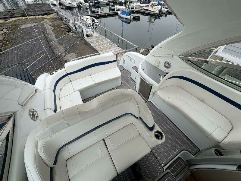 2011 Formula 34PC cabin seating