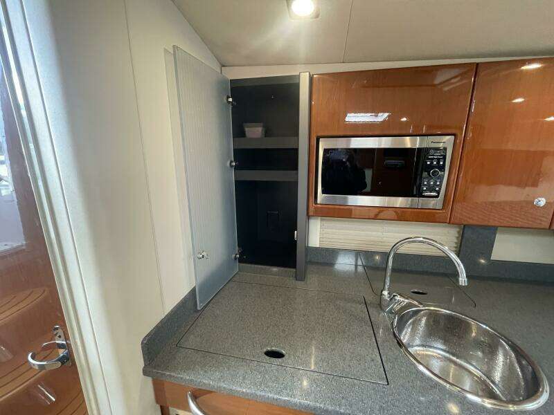 2011 Formula 34PC galley