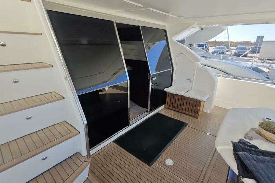2002 Ferretti Yachts 720