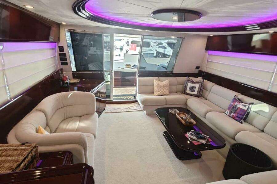 2002 Ferretti Yachts 720