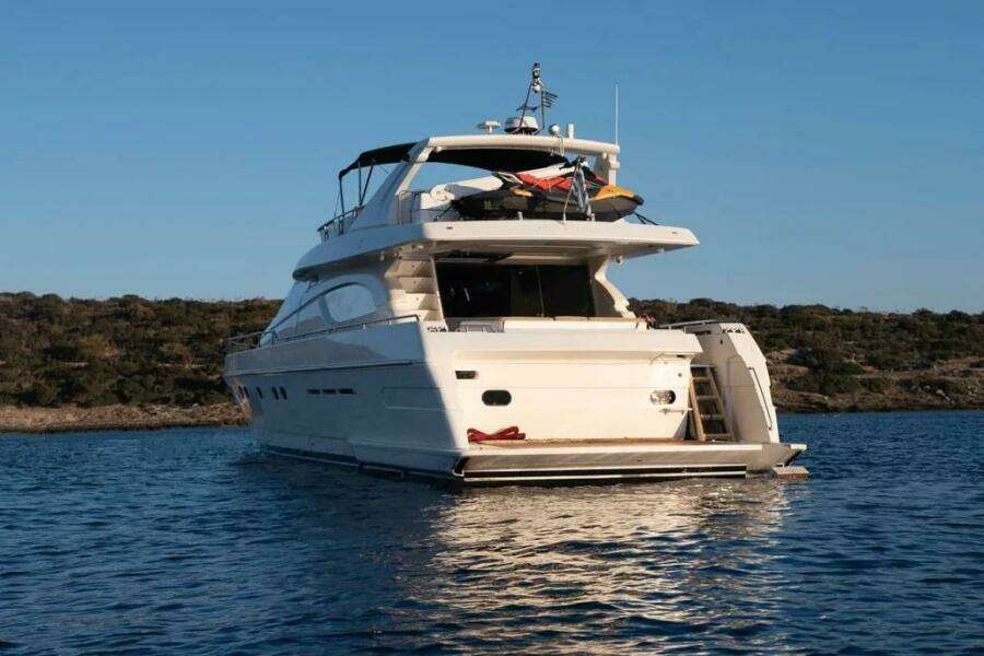 2002 Ferretti Yachts 720